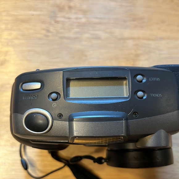 Good condition Kodak digital science DC260 Zoom camera in dark gray color. - Picture 6 of 7